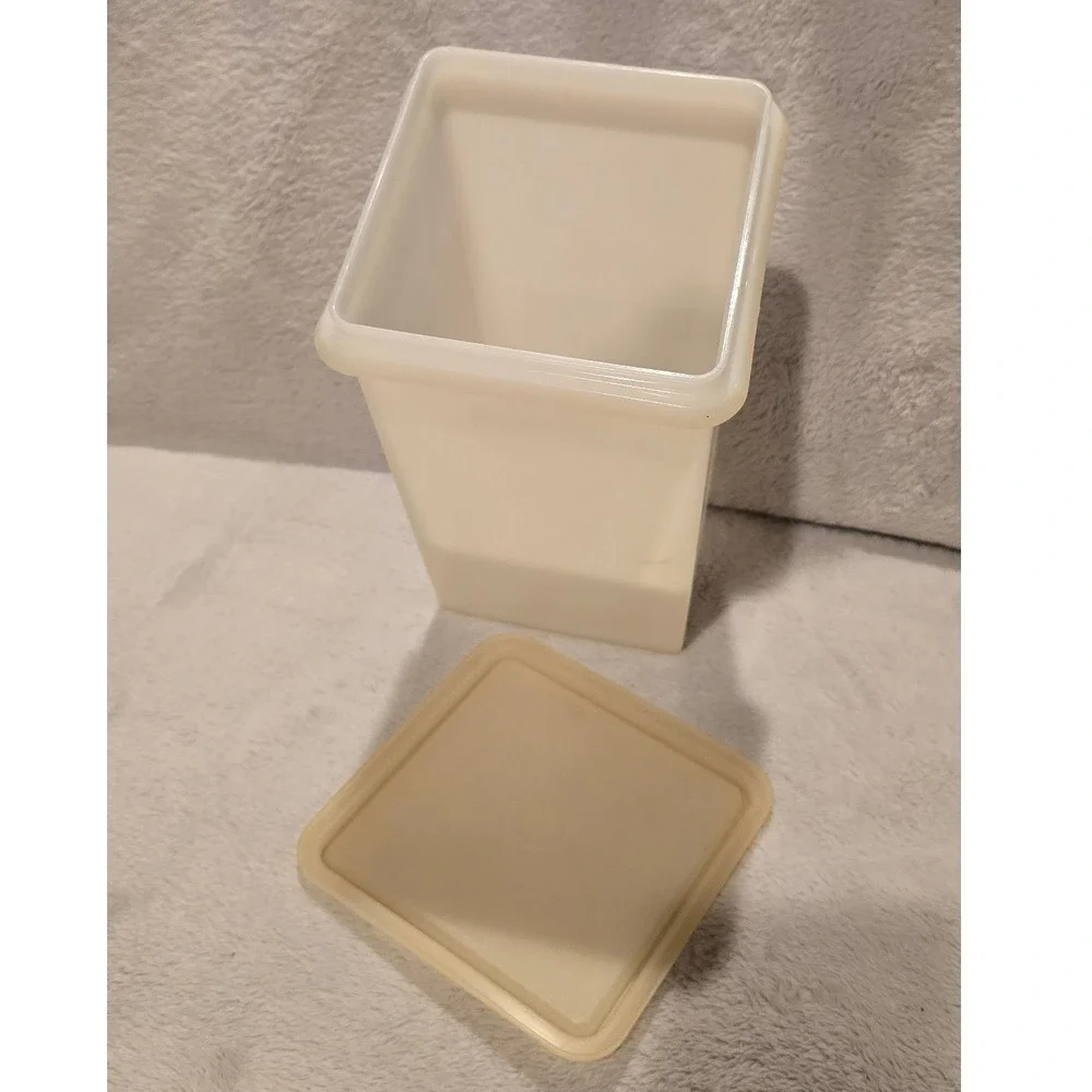 Vintage Tupperware Saltine Cracker Keeper Almond Cream 1314-2 USA 10